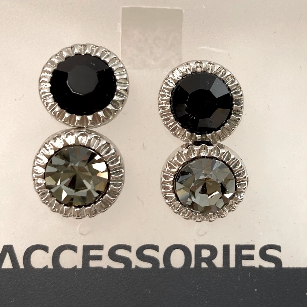 2pair Stud Pierced Earrings   NWOT